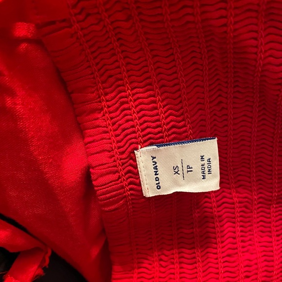 Tie-Knot Red Tank - Picture 2 of 2